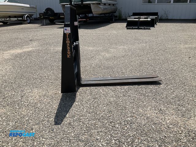 Lot 2-61957 - New Tomahawk 42" Forks And Frame Quick Attach Welded on High Carbon Cutting Edge