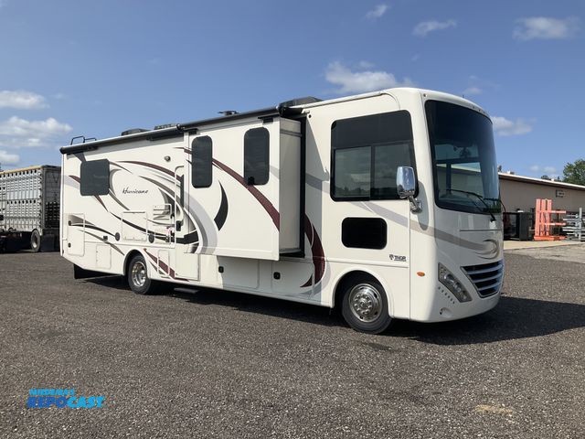 Lot 2-20636 - 2017 Thor Motor 31Z Hurricane Motorhome