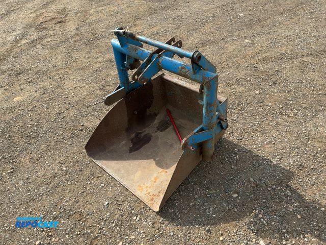 Lot 2-44287 - Ford 3-point Dirt Scoop, Manual Trip, can be hooked up from both ends