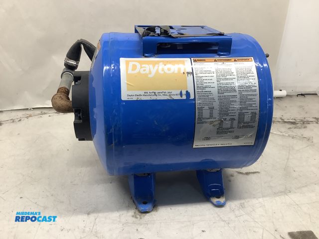 Lot 2-99046 - Dayton horizontal Well Pressure Tank model #4TR27