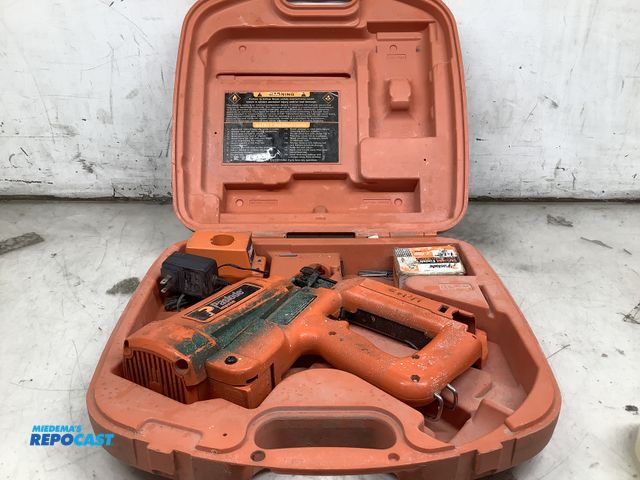 Lot 2-99164 - Paslode IM250II Cordless 16 gauge finish nailer