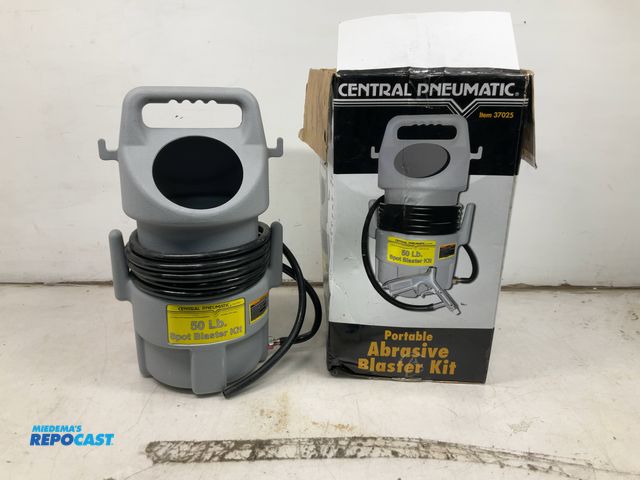Lot 2-73321 - Central Pneumatic Portable Abrasive Blaster