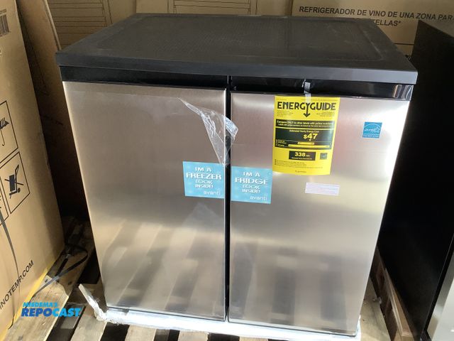 Lot 2-27781 - Scratch & Dent Electric Free Standing Avanti RMS551SS Mini Refrigerator/Freezer