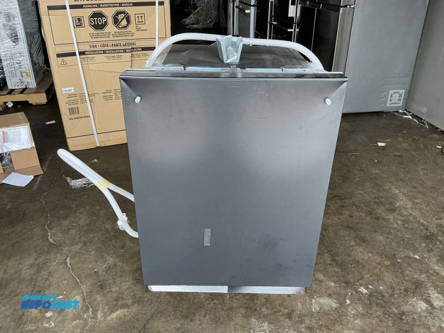 Lot 2-55233 - Scratch & Dent Café CDT858P3V1D1 Built-In Top Control 44 dBA 3-Shelf Dishwasher