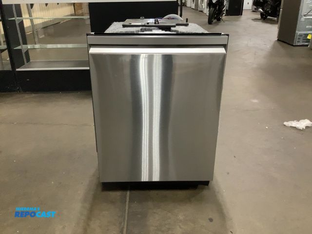 Lot 2-55251 - Scratch & Dent Free Standing Samsung DW90F89T0USR Dishwasher
