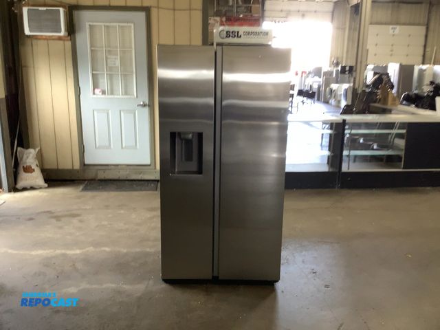 Lot 2-55268 - Scratch & Dent Electric Free Standing Samsung RS27T5200SR Refrigerator/Freezer