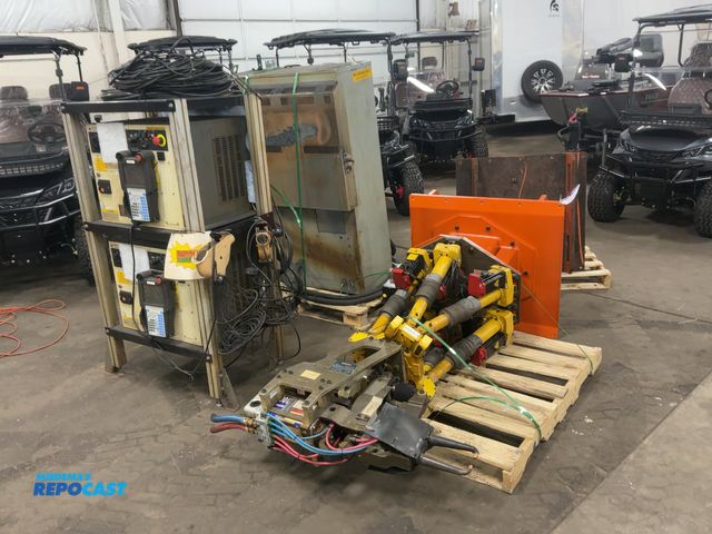Lot 2-33003 - Lot of (2) 2012 Fanuc F-200iB Robots with Centerline/RoMan Spot Welder Heads, Comes with (2) Fanuc R...