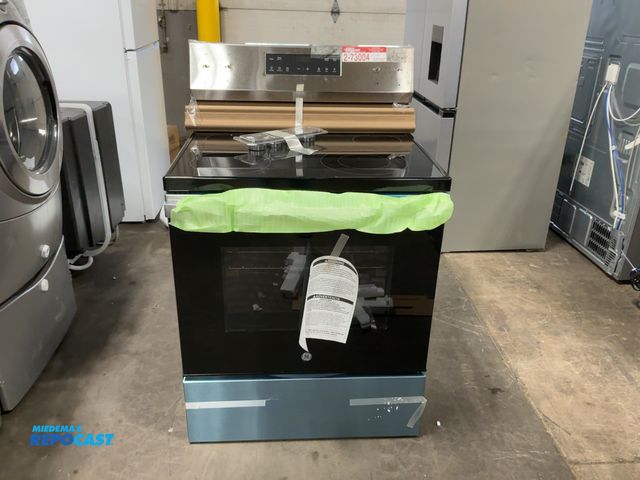 Lot 2-73004 - New GE GRF40HSV1SS Range