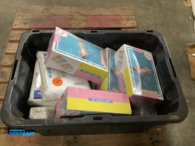 Lot 2-23104 - Plastic storage bin with miscellaneous household items including: throw confetti inflatable lounger ...