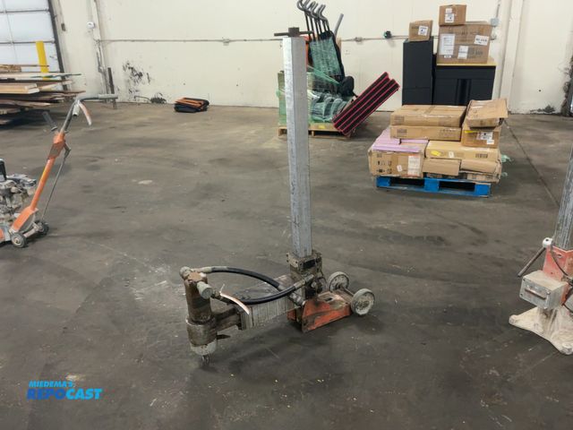 Lot 2-40420 - Hydraulic Core Drill Mounted on Diamond Products M2 Anchor Base Stand, Char-Lynn Hydraulic Motor, no...