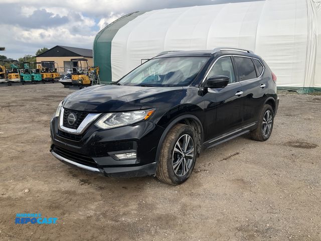 Lot 2-30160 - 2018 Nissan Rogue SV SUV AWD