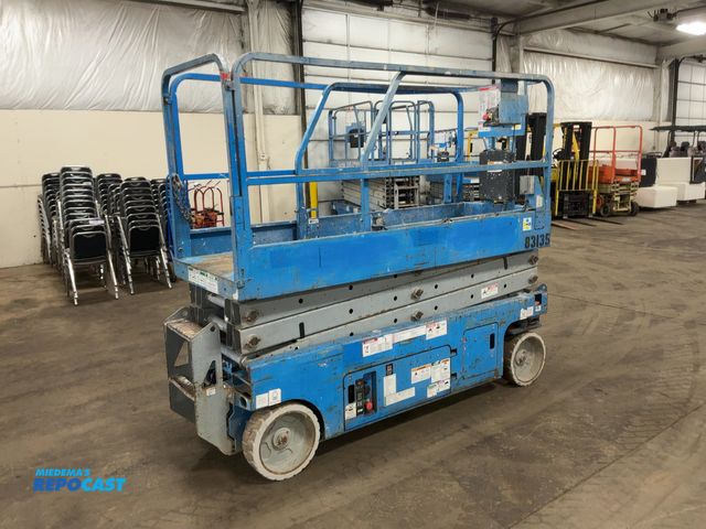 Lot 2-42898 - 2006 Genie GS-2032 Scissor Lift