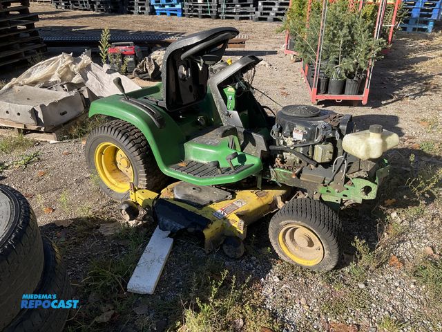 Lot 2-23176 - John Deere Model: X500 series. Riding Lawn Mower John Deere riding lawn tractor. Model: X500 series....
