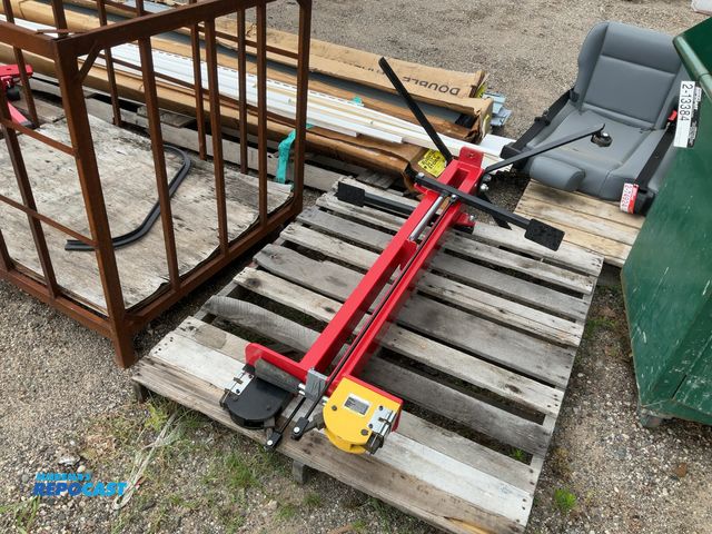 Lot 2-24872 - Central Machinery bi-directional metal stretcher and stand