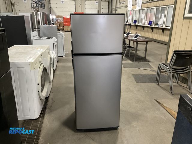 Lot 2-63169 - Electric Free Standing Norcold NV10DCSSR Refrigerator/Freezer