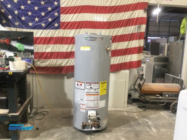 Lot 2-56663 - AO Smith gas water heater Hot water Heater new store returned water heater
signature 100
50 gallon