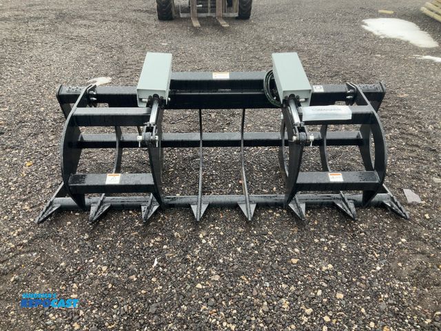 Lot 2-43100 - New Tomahawk Two Cylinder 78" HD Brush Grapple Quick Attach