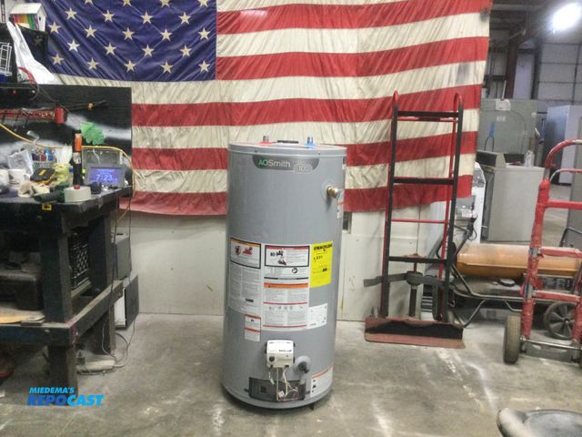 Lot 2-56633 - AO Smith gas water heater Hot water Heater signature 100
40 gallon