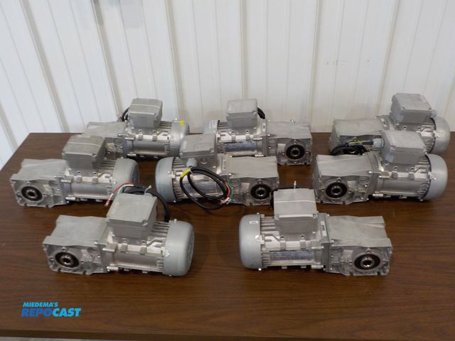 Lot 2-30288 - (8) Traman Korea motor/gear box. Model G500-B45. 1/2 HP motor. 3 Phase power. Hex drive unit.