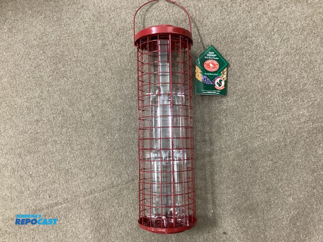 Lot 2-92907 - New New PERKY-PET Easy Feeder Wild Bird Feeder. Large Capacity: Holds up to 4 lbs of seed, ensuring ...