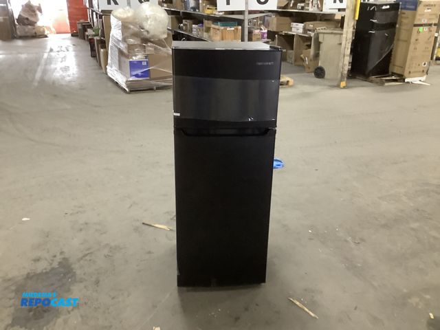 Lot 2-19340 - Electric Free Standing Contoure R-750BK-12V Refrigerator/Freezer