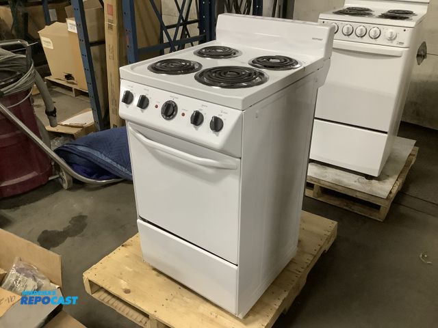 Lot 2-93581 - Electric Hotpoint R A620 F1WH Cook Top Hotpoint oven with 4 burners on top measuring 3’ x 19” x 24”.