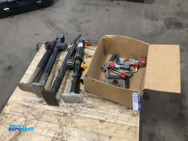 Lot 2-33261 - (5) used trailer tongue jacks and a box of misc jack handles