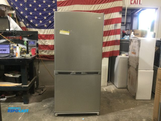 Lot 2-59205 - Samsung freezer on bottom Refrigerator/Freezer ice maker in freezer
interactive display
temperature ...