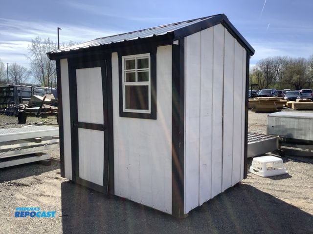 Lot 2-77100 - Wooden Deer Blind, 5 x 5’