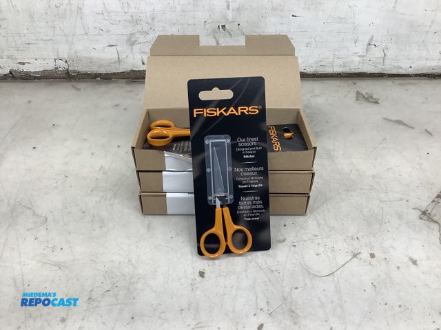 Lot 2-13875 - Lot of (9) Fiskars finest quality made in Finland #1023038 5” sticker intercuts scissors