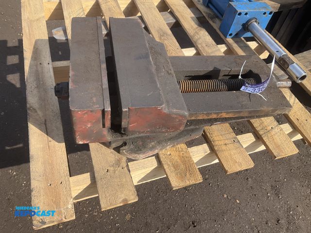 Lot 2-33608 - 15” machine vise, 11” max opening, no handle, used