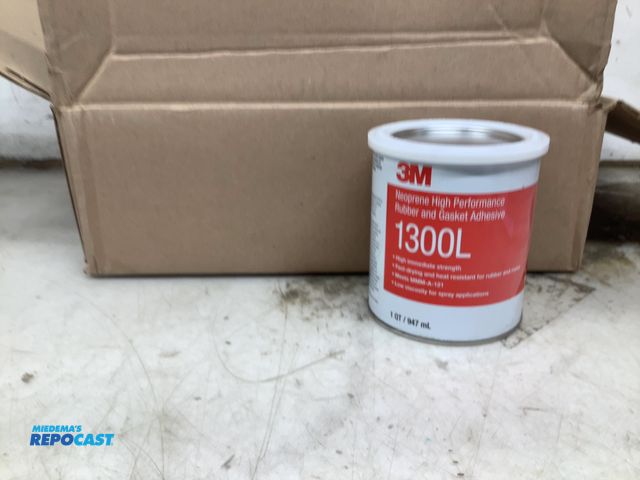 Lot 2-92142 - 4 4 QT/cans 3M neoprene high performance rubber and gasket adhesive yellow