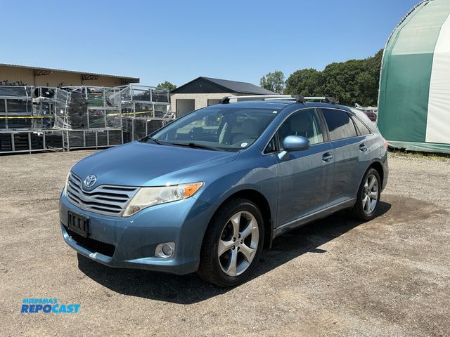 Lot 2-30228 - 2011 Toyota Venza AWD V6 SUV AWD
