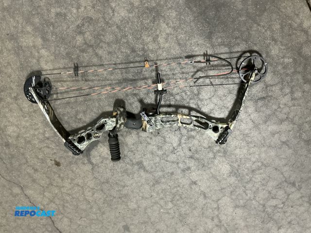 Lot 2-99063 - Mini trance cam bow n arrow