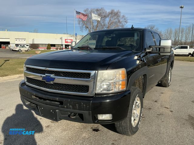 Lot 2-43450 - 2011 Chevrolet Silverado 1500 LTZ Crew Cab 4WD Crew Cab Short Box Pickup Truck 4x4