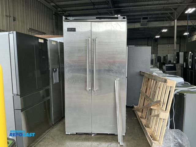 Lot 2-55282 - Scratch & Dent Viking VCSB5423SS Refrigerator/Freezer