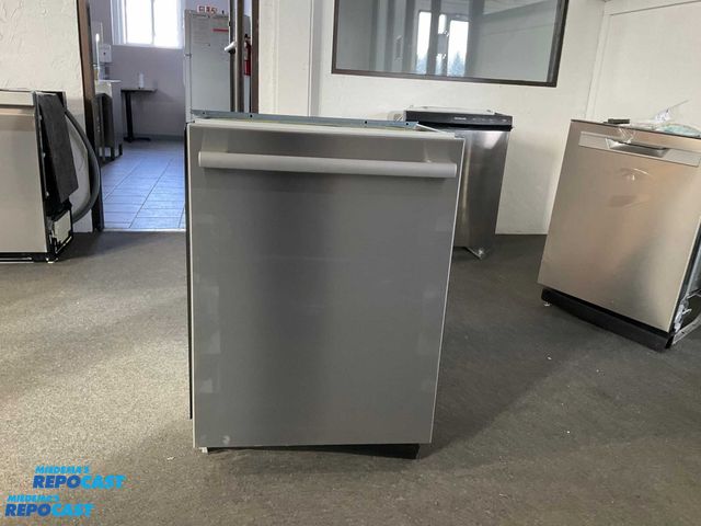 Lot 2-60891 - Scratch & Dent Bosch SHX78CC5UC Dishwasher