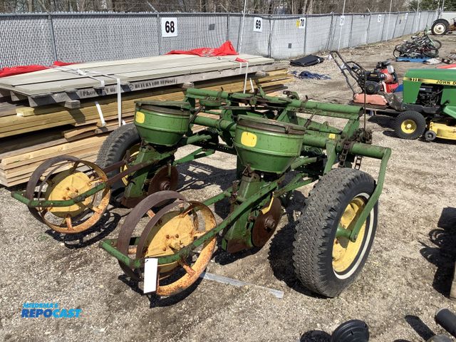 Lot 2-94944 - John Deere 2 row corn planter