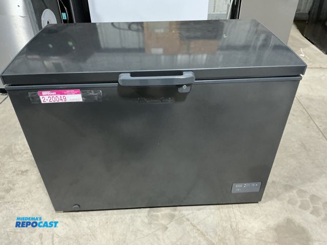 Lot 2-20049 - Scratch & Dent The Professional Series PS-CFR102-16A The Professional Series Garage Ready 10.0 cu. f...