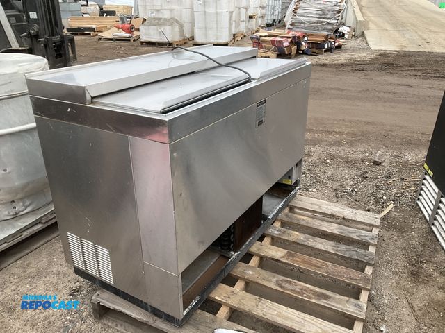 Lot 2-60839 - Commercial Freezer Perlick corporation 2 sliding door freezers with display shelf on top model numbe...