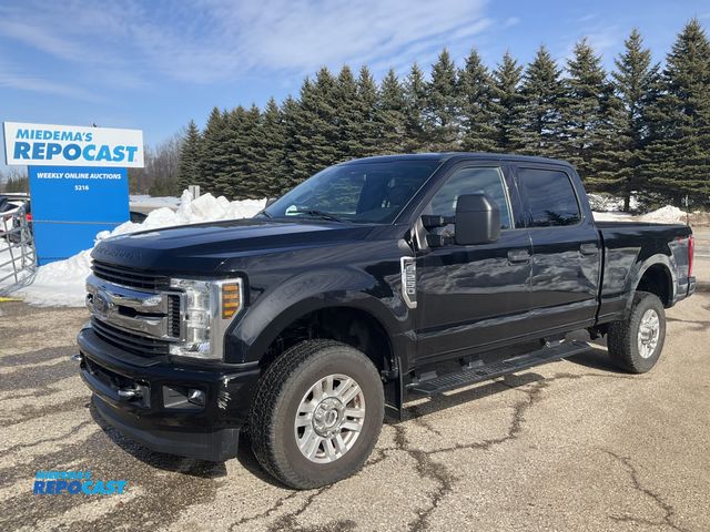 Repocast.com - Lot 2-61076 - 2019 Ford F250 XLT Crew Cab Pickup Truck 4x4