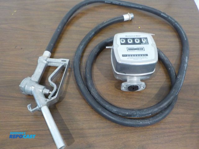 Lot 2-23624 - new roughneck mechanical meter - approx. 10'-5/8 gas hose, fuel nozzle