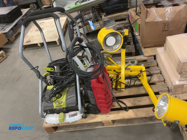 Lot 2-92437 - Lot of (5) 3- Power Washers 2- Dock Lights