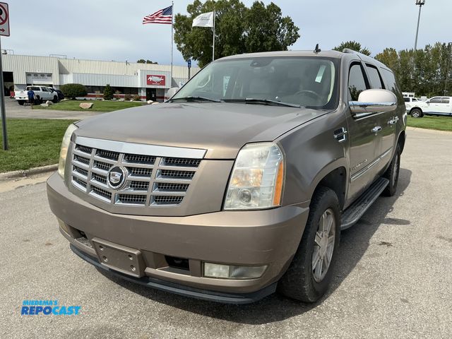 Lot 2-62013 - 2007 Cadillac Escalade ESV SUV AWD