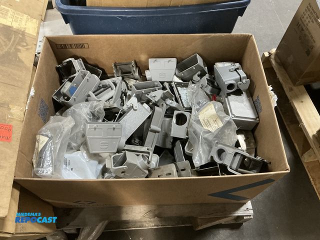 Repocast.com - Lot 2-16125 - Box of various junction boxes and conduit ...