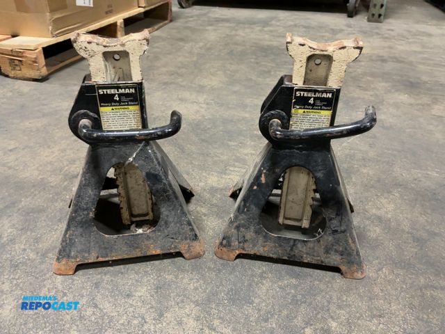 Lot 2-27809 - Lot of 2 4 ton heavy duty jack stands