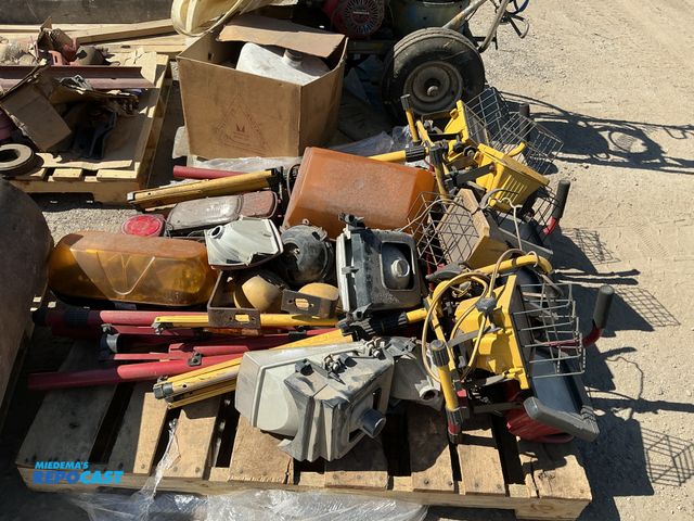 Lot 2-75308 - Skid lot of various different Work Lights
