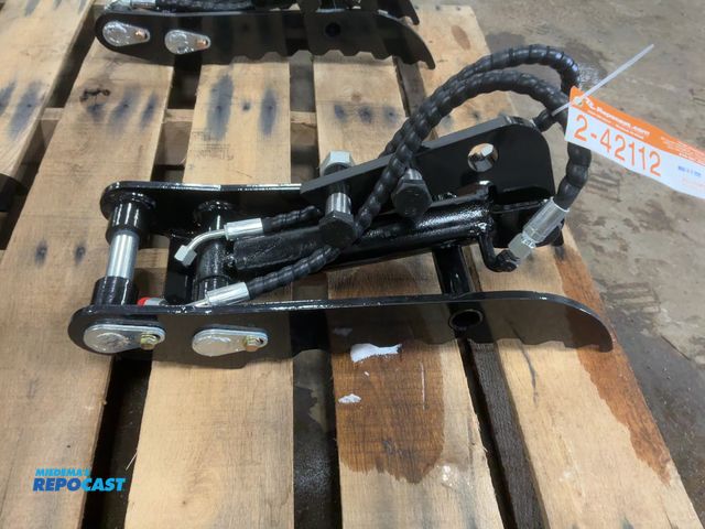 Lot 2-42112 - New SDLANCH Hydraulic Thumb Attachment for Chinese Mini Excavator, Type IREAS, Approx. 6.5”x21”, has...