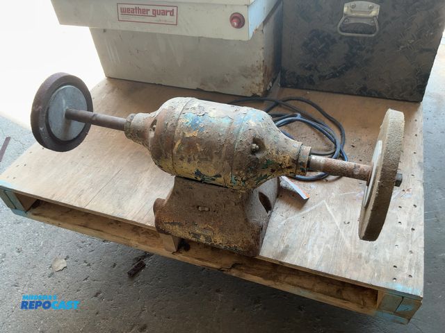Lot 2-40292 - Bench Grinder/Polisher, 120 volt, Works