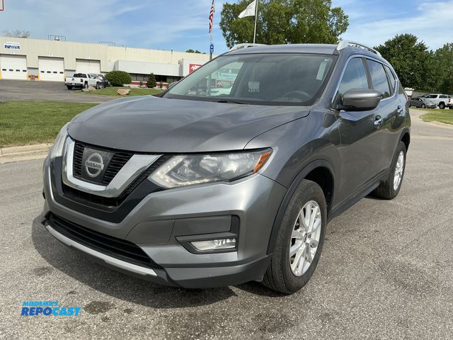Lot 2-75205 - 2017 Nissan Rogue SV SUV AWD